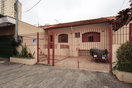 Fachada de casa à venda com 3 quartos, 120m² em Ipiranga, São Paulo