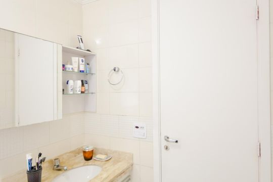Banheiro de apartamento para alugar com 2 quartos, 50m² em Vila Augusta, Guarulhos