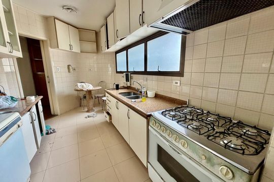Cozinha de apartamento à venda com 4 quartos, 173m² em Itaim Bibi, São Paulo