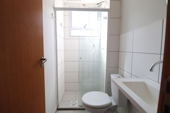 Banheiro Social de apartamento para alugar com 2 quartos, 50m² em Jardim Patricia, Uberlândia