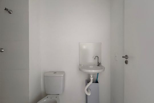 Banheiro  de kitnet/studio para alugar com 1 quarto, 24m² em Itaim Bibi, São Paulo
