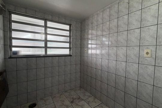 Casa para alugar com 3 quartos, 97m² em Vila Maria Helena, Carapicuíba