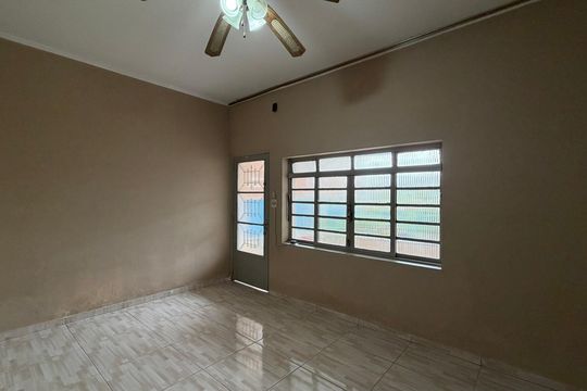 Casa para alugar com 3 quartos, 97m² em Vila Maria Helena, Carapicuíba