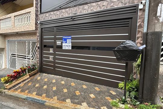 Fachada  de casa à venda com 3 quartos, 226m² em Bairro dos Casa, São Bernardo do Campo