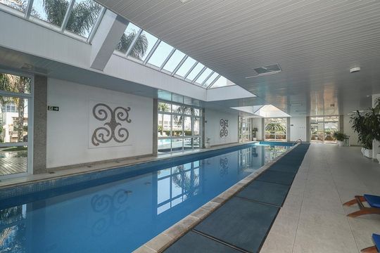 Área comum - Piscina Coberta de apartamento para alugar com 2 quartos, 81m² em Jardim Europa, Porto Alegre