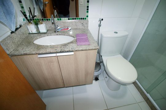 Banheiro Social de apartamento à venda com 3 quartos, 65m² em Penha, Rio de Janeiro