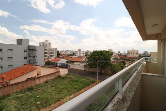 Quarto 1 - Suíte de apartamento para alugar com 3 quartos, 130m² em Santa Mônica, Uberlândia