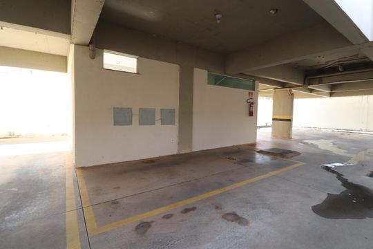 Garagem de apartamento para alugar com 3 quartos, 130m² em Santa Mônica, Uberlândia