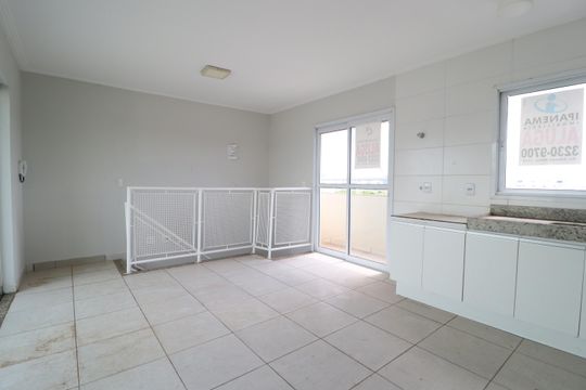 Cozinha de apartamento para alugar com 3 quartos, 130m² em Santa Mônica, Uberlândia
