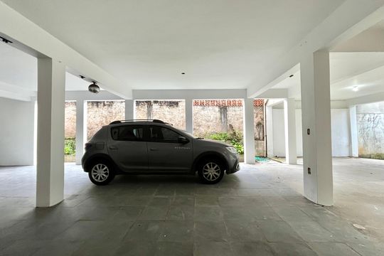 Garagem de casa à venda com 5 quartos, 480m² em Vila Campestre, São Paulo