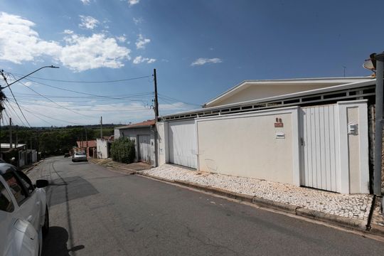 FACHADA DO IMÓVEL de casa à venda com 2 quartos, 180m² em Vila 31 de Março, Campinas