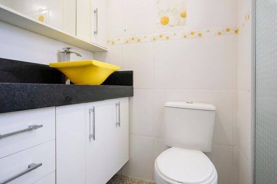 Banheiro de apartamento à venda com 2 quartos, 55m² em Vila Caminho do Mar, São Bernardo do Campo