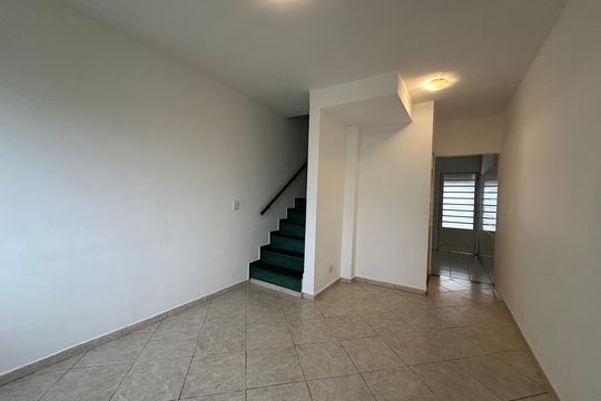 Sala de casa de condomínio para alugar com 2 quartos, 63m² em Jardim Regina Alice, Barueri