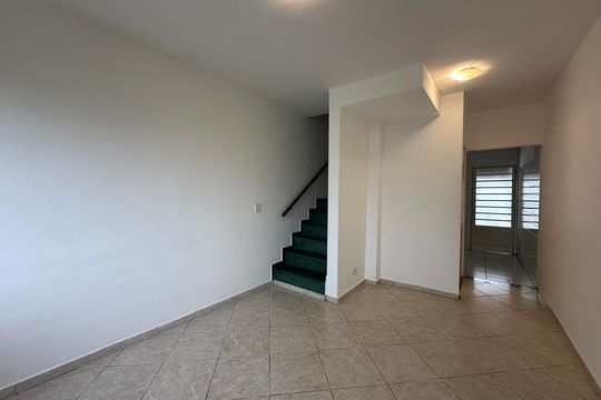 Casa de Condomínio para alugar com 2 quartos, 63m² em Jardim Regina Alice, Barueri