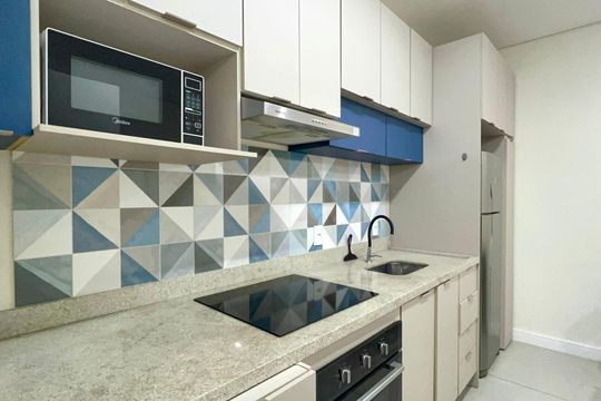 Cozinha de apartamento para alugar com 1 quarto, 45m² em Pinheiros, São Paulo