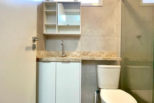 Banheiro de apartamento para alugar com 1 quarto, 45m² em Pinheiros, São Paulo
