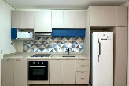 Cozinha de apartamento para alugar com 1 quarto, 45m² em Pinheiros, São Paulo