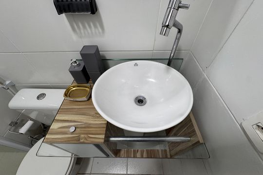 Banheiro Social de apartamento à venda com 2 quartos, 45m² em Vargem Pequena, Rio de Janeiro