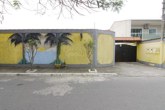Fachada de casa de condomínio para alugar com 2 quartos, 60m² em Ogiva, Cabo Frio