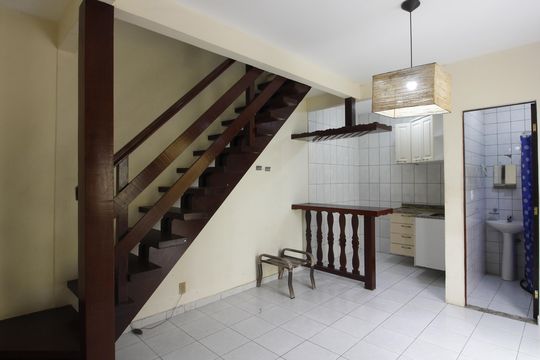 Sala de casa de condomínio para alugar com 2 quartos, 60m² em Ogiva, Cabo Frio