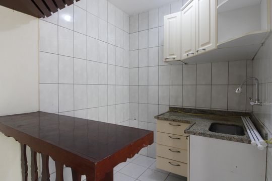 Cozinha de casa de condomínio para alugar com 2 quartos, 60m² em Ogiva, Cabo Frio