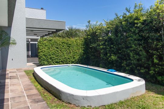 Área comum - Piscina de casa de condomínio para alugar com 3 quartos, 250m² em Vila Nova, Porto Alegre