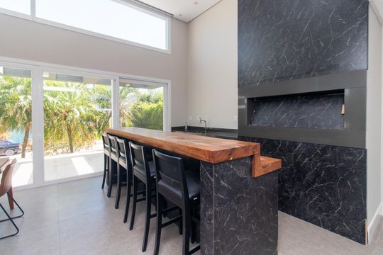 Sala de casa de condomínio para alugar com 3 quartos, 250m² em Vila Nova, Porto Alegre