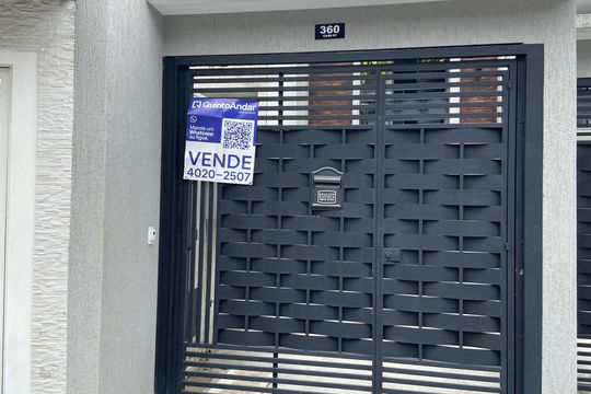 Fachada e placa de casa à venda com 2 quartos, 127m² em Bela Vista, Osasco