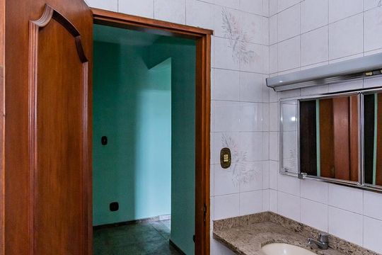 Banheiro de casa para alugar com 3 quartos, 175m² em Vila Albertina, São Paulo