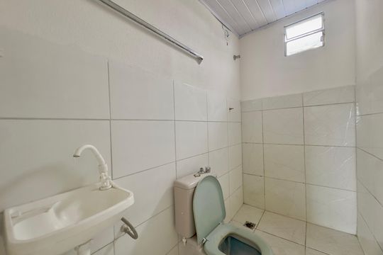 Banheiro de casa para alugar com 1 quarto, 28m² em Jardim Presidente Dutra, Guarulhos