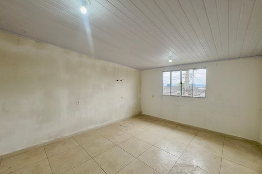 Sala Quarto de casa para alugar com 1 quarto, 28m² em Jardim Presidente Dutra, Guarulhos