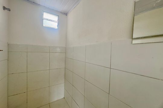Banheiro social de casa para alugar com 1 quarto, 28m² em Jardim Presidente Dutra, Guarulhos