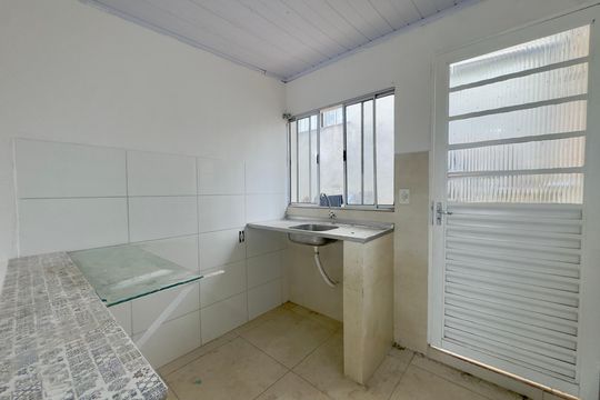 Cozinha de casa para alugar com 1 quarto, 28m² em Jardim Presidente Dutra, Guarulhos