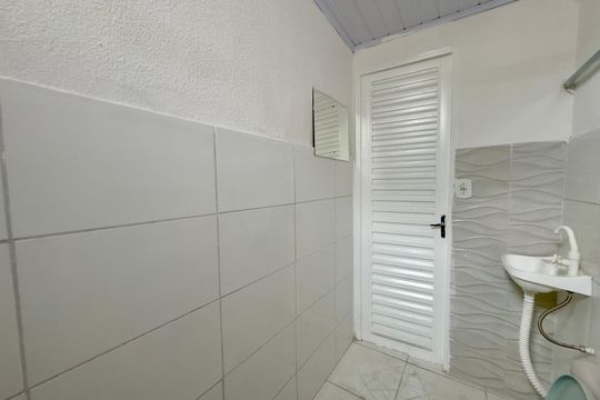 Banheiro de casa para alugar com 1 quarto, 28m² em Jardim Presidente Dutra, Guarulhos
