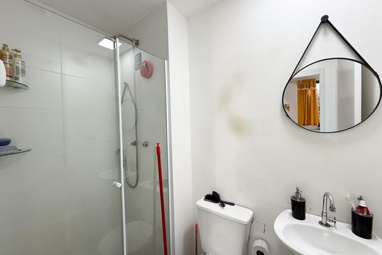 Banheiro de apartamento à venda com 2 quartos, 37m² em Vila Marina, São Paulo