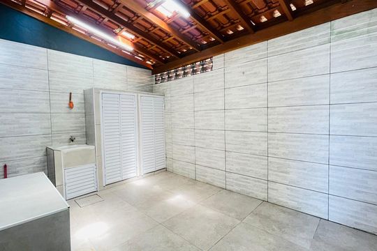 Area privativa de casa de condomínio para alugar com 2 quartos, 100m² em Jardim Santa Paula, Cotia