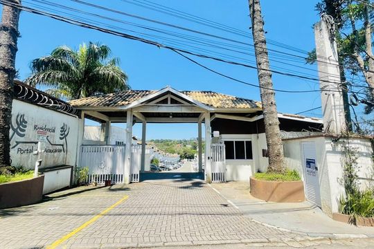 Fachada com placa de casa de condomínio para alugar com 2 quartos, 100m² em Jardim Santa Paula, Cotia