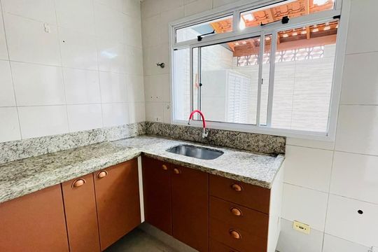 Cozinha de casa de condomínio para alugar com 2 quartos, 100m² em Jardim Santa Paula, Cotia