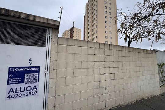 Fachada com PLACA GRANDE de apartamento para alugar com 2 quartos, 54m² em Jardim Roberto, Osasco