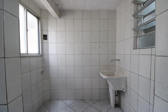 Área de serviço de casa de condomínio para alugar com 2 quartos, 76m² em Anil, Rio de Janeiro