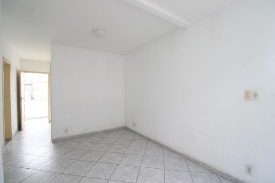 Sala de casa de condomínio para alugar com 2 quartos, 76m² em Anil, Rio de Janeiro