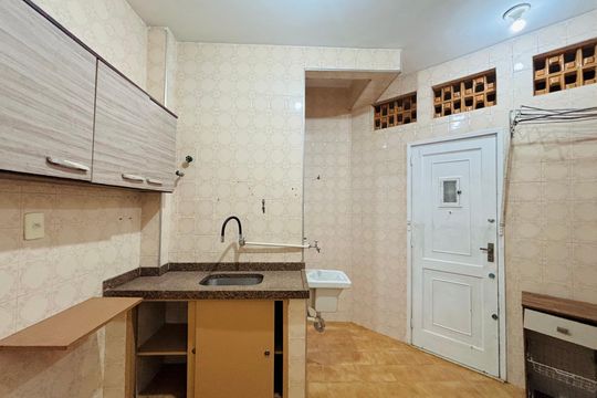 Apartamento à venda com 1 quarto, 60m² em Leme, Rio de Janeiro