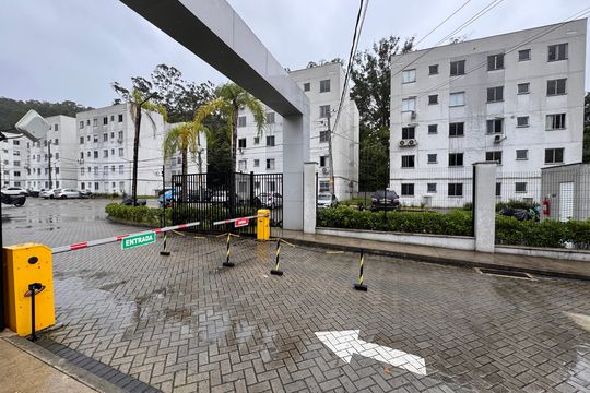 Fachada de apartamento para alugar com 2 quartos, 49m² em Vargem Grande, Rio de Janeiro