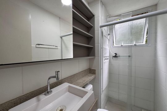 Banheiro Social de apartamento para alugar com 2 quartos, 49m² em Vargem Grande, Rio de Janeiro
