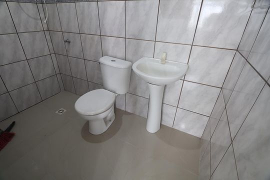 Banheiro  de casa à venda com 2 quartos, 48m² em Centro, Canoas