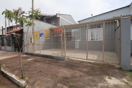 Fachada de casa à venda com 2 quartos, 48m² em Centro, Canoas