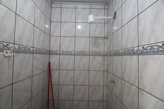 Banheiro  de casa à venda com 2 quartos, 48m² em Centro, Canoas