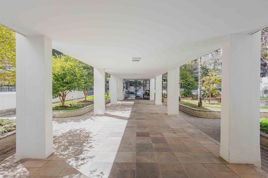 Entrada de apartamento à venda com 2 quartos, 84m² em Jardim Paulista, São Paulo