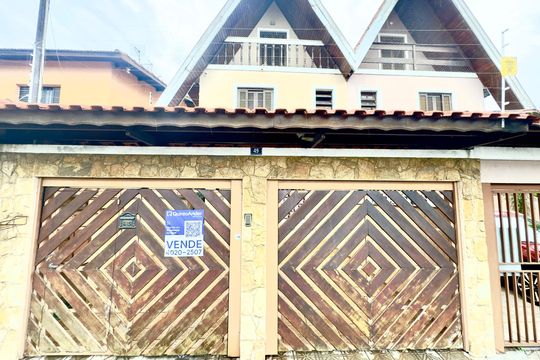 Placa instalada na fachada do imóvel de casa à venda com 3 quartos, 190m² em Jardim Bom Clima, Guarulhos