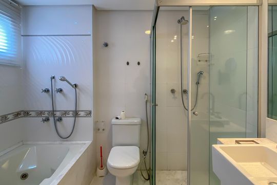 Suíte master de apartamento à venda com 3 quartos, 130m² em Indianópolis, São Paulo